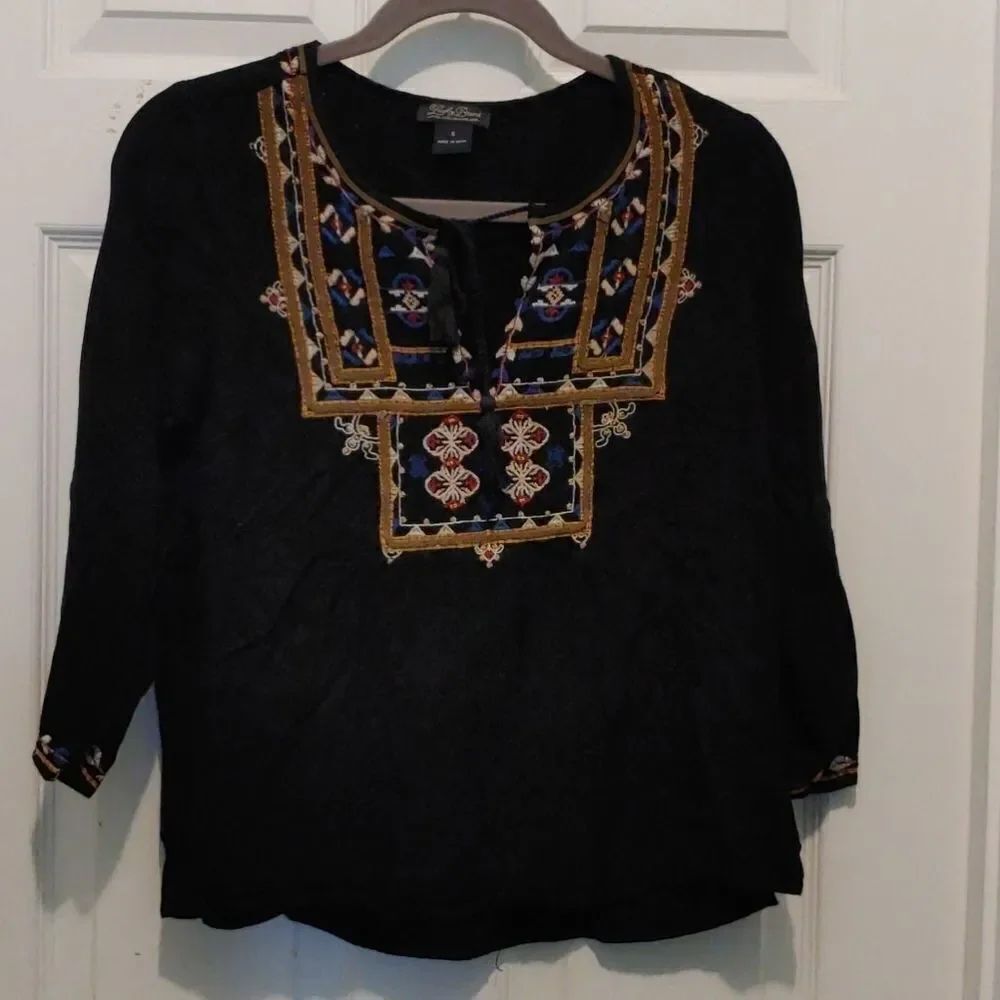 Lucky brand embroidered black top Sz S